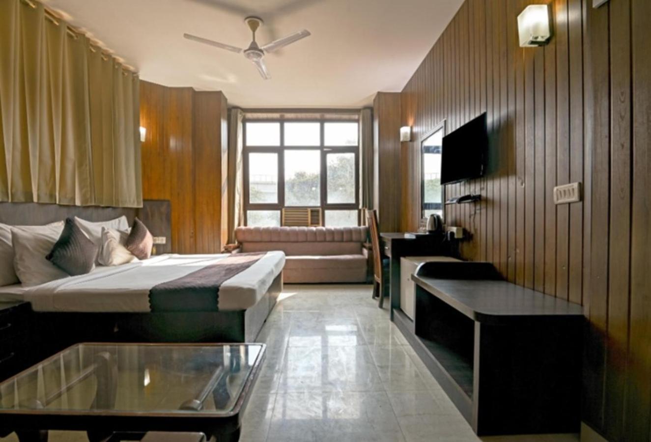 Fabhotel Prime The Rivlet Mg Road Ґурґаон Екстер'єр фото