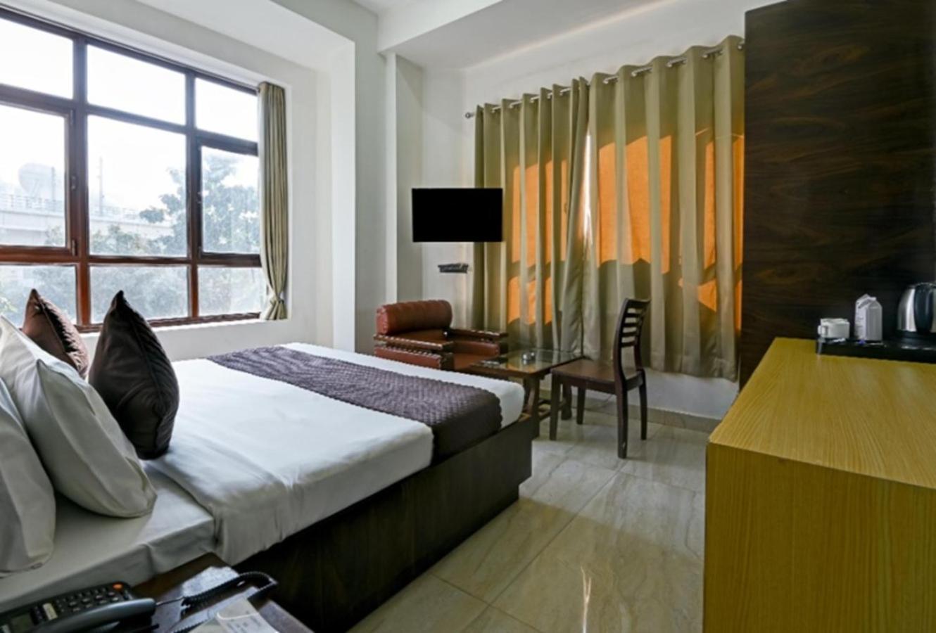 Fabhotel Prime The Rivlet Mg Road Ґурґаон Екстер'єр фото